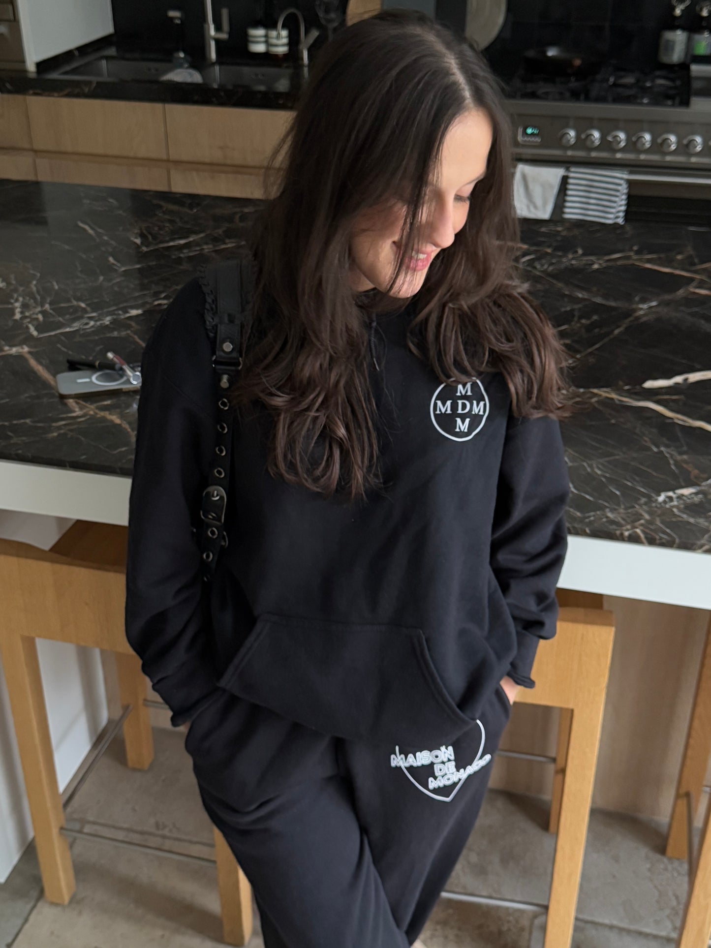 Le pantalon de survêtement noir Amore