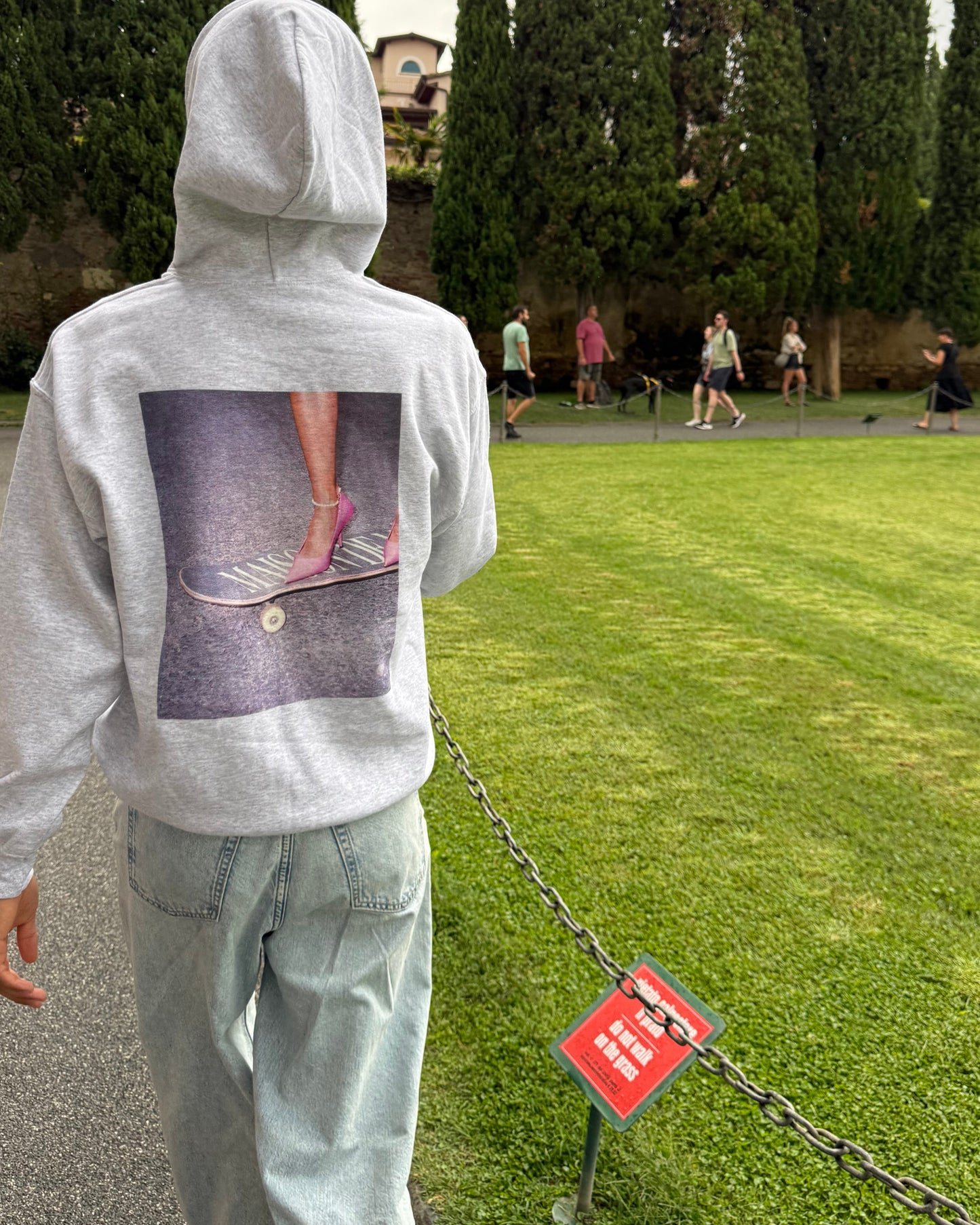 Le sweat à capuche de skateboard