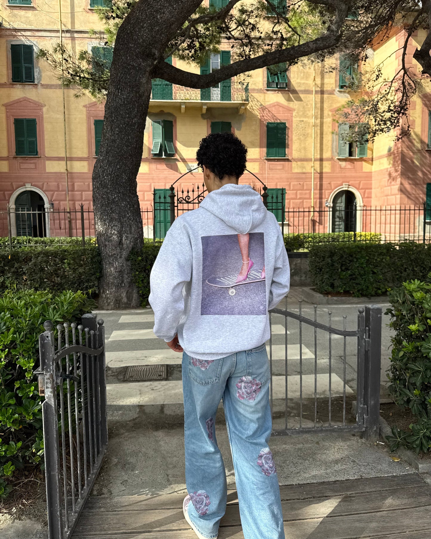 Le sweat à capuche de skateboard
