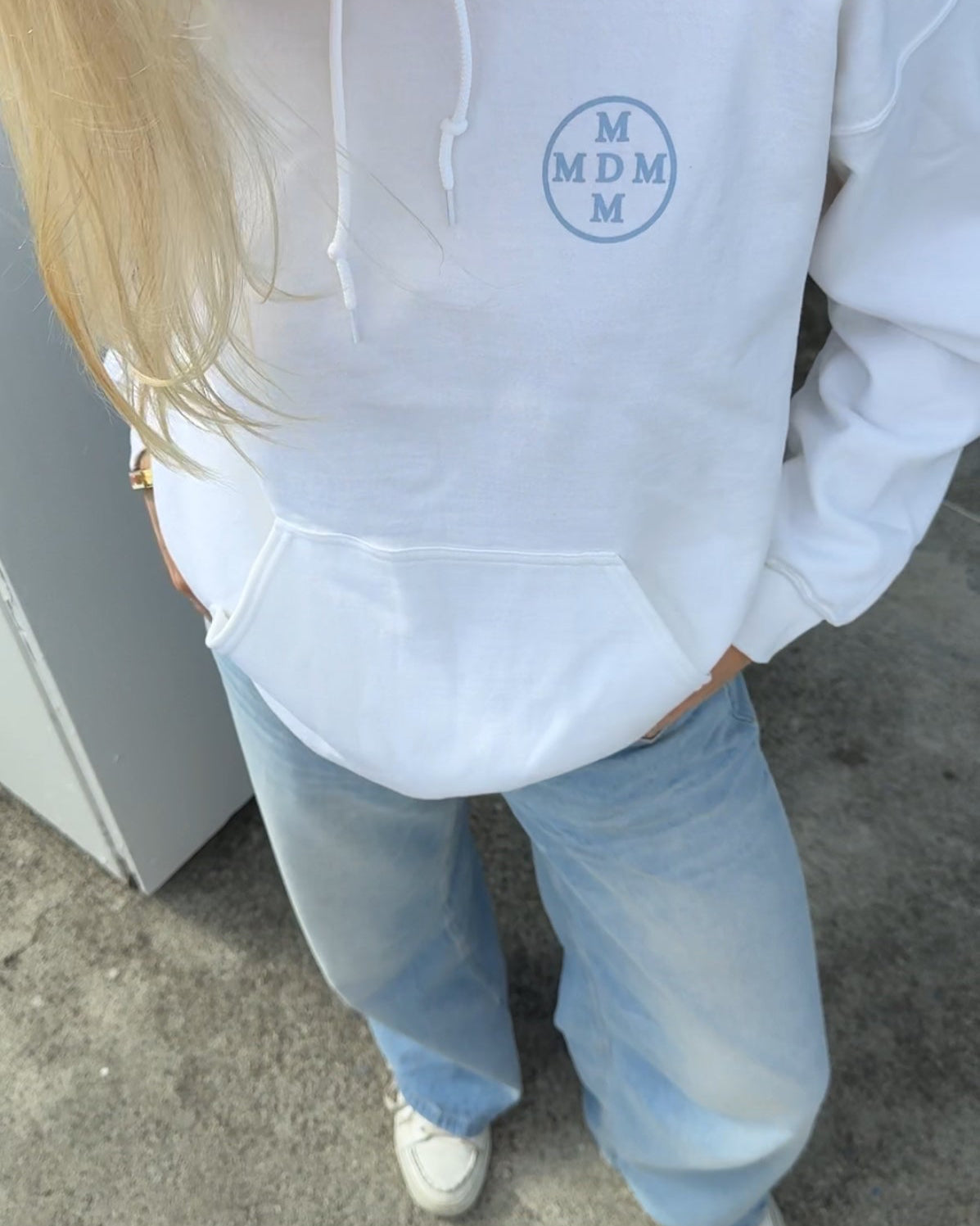 Le sweat à capuche Paris