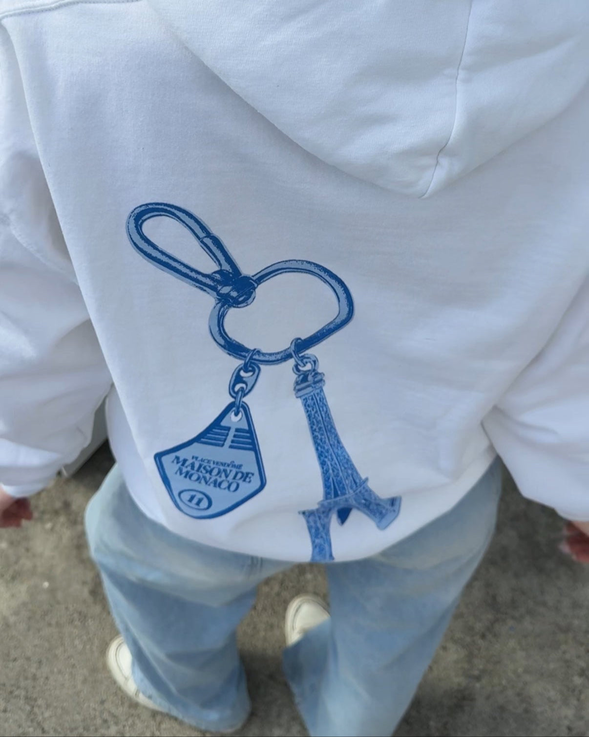 Le sweat à capuche Paris
